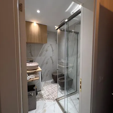 Luxury Lc * Golem (Tirana)