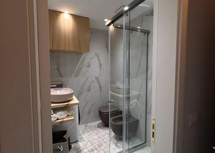 Luxury Lc * Golem (Tirana)